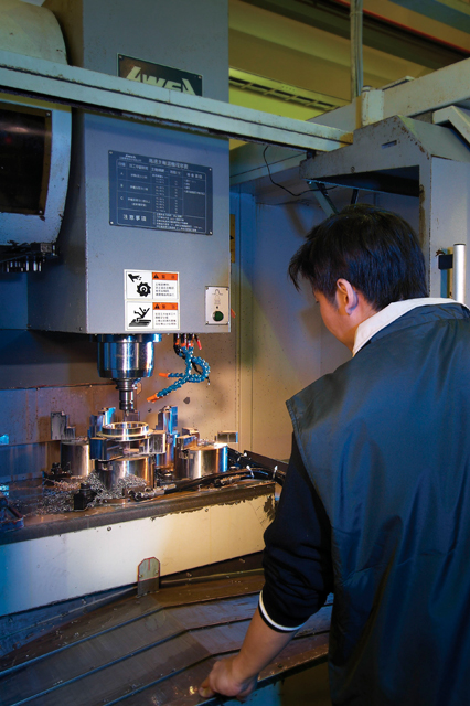 Μηχανή CNC τόρνου και μηχανή φρεζαρίσματος για ανοξείδωτες βαλβίδες, σωλήνες και εξαρτήματα